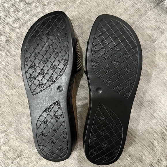 Donald Pliner Farrah Platform Slide Sandal - Picture 7 of 7